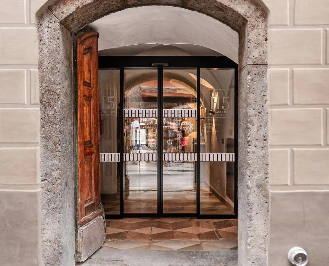 H5 Grauer Baer Studios & More Innsbruck Austria